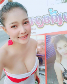 Sriracha-Noodles-NoomTor-Gig-smile Sriracha-Noodles-NoomTor-Gig-smile