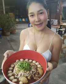 Sriracha-Noodles-NoomTor-gig-Chip Sriracha-Noodles-NoomTor-gig-Chip